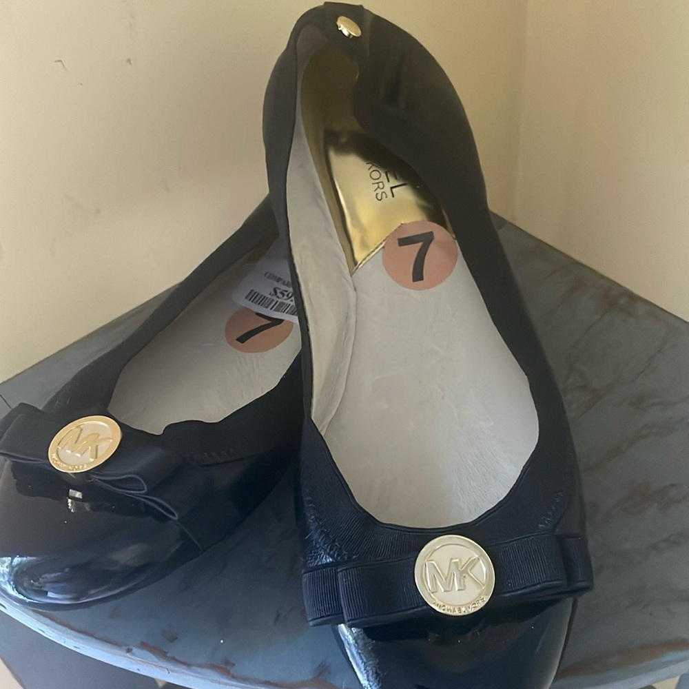 Michael Kors Black Patent Ballerina Flats with Bow size 7 - NEW